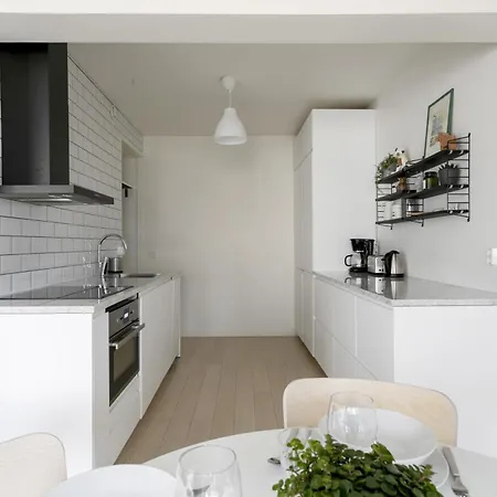 2ndhomes Cozy 60m2 1br With Balcony By Station * Helsinky