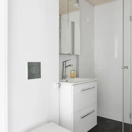 2ndhomes Cozy 60m2 1br With Balcony By Station